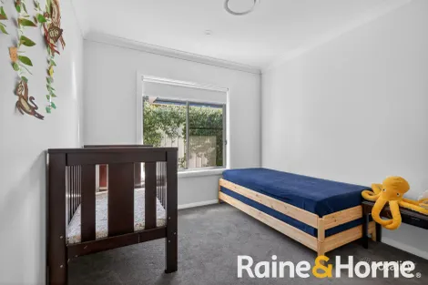 Property photo of 4 Lesmurdie Parade Dubbo NSW 2830