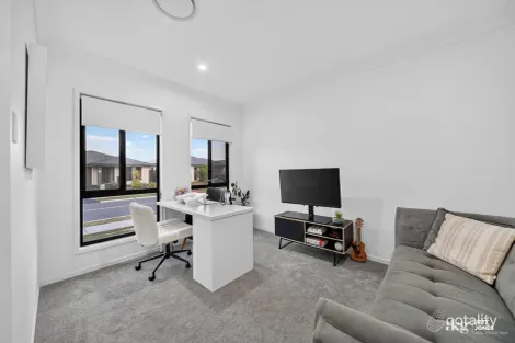 Property photo of 4 Gulliver Crescent Logan Reserve QLD 4133