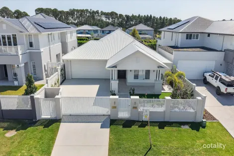Property photo of 1918 Sunningdale Court Hope Island QLD 4212