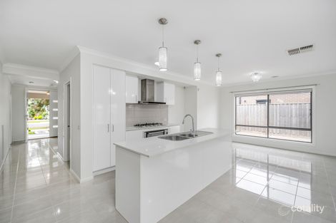 Property photo of 7 Omeara Crescent Cranbourne East VIC 3977