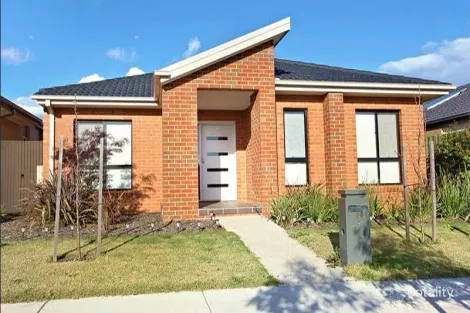 Property photo of 8 Black Wattle Way Cranbourne VIC 3977