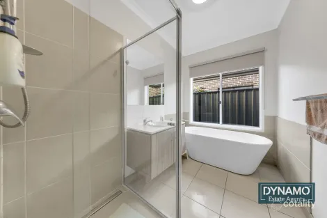 Property photo of 50 Peppertree Parade Craigieburn VIC 3064
