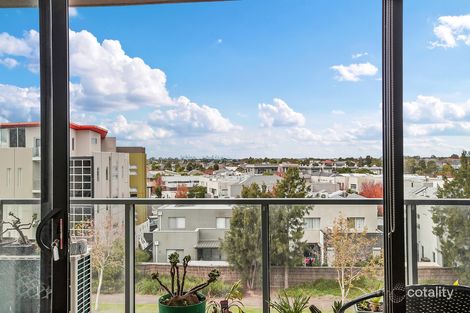 Property photo of 24/1 Woodward Way Caroline Springs VIC 3023