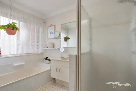 Property photo of 36 Jonquil Circuit Flinders View QLD 4305