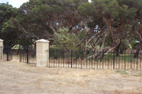 Property photo of 16 Indooroopilly Crescent Dunsborough WA 6281