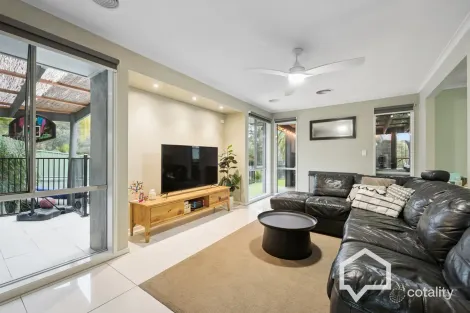 Property photo of 13 Benjamin Court Spring Gully VIC 3550