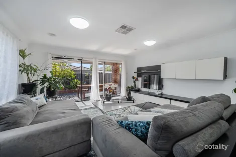 Property photo of 15 Allerton Way Roxburgh Park VIC 3064