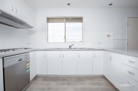 Property photo of 10 Stringybark Place Meadow Heights VIC 3048