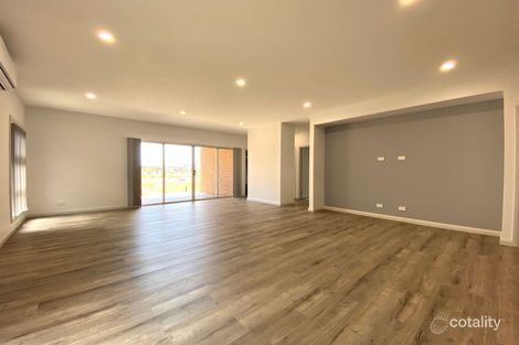 Property photo of 27 Platoon Crescent Berwick VIC 3806