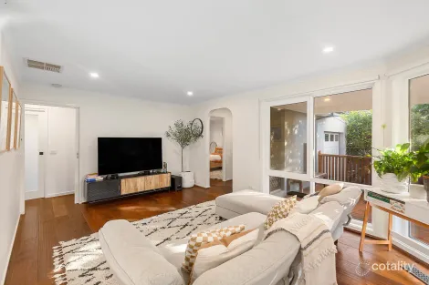 Property photo of 2/18 Widdop Crescent Hampton East VIC 3188