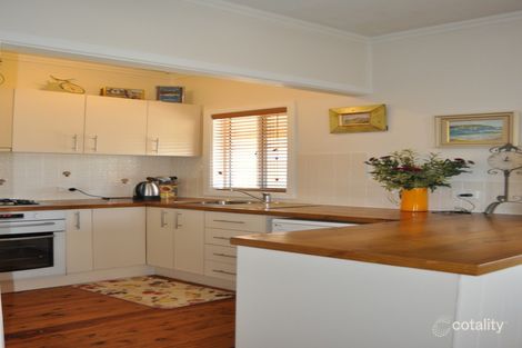 Property photo of 3 Chifley Place West Bathurst NSW 2795