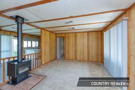 Property photo of 19 Radnor Road York WA 6302