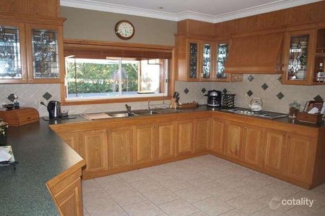 Property photo of 2 Aries Chase Kurunjang VIC 3337