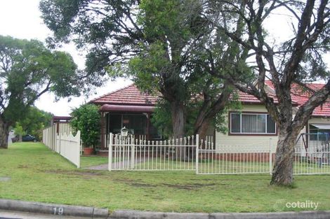 19 Henderson Ave, Panania, NSW 2213