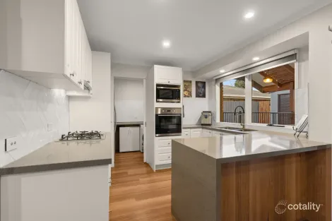 Property photo of 14 Willunga Court Berwick VIC 3806