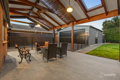 Property photo of 14 Willunga Court Berwick VIC 3806