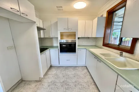 Property photo of 28 Tahiti Avenue Lethbridge Park NSW 2770