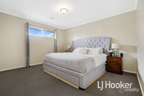 Property photo of 23 Strong Drive Hampton Park VIC 3976