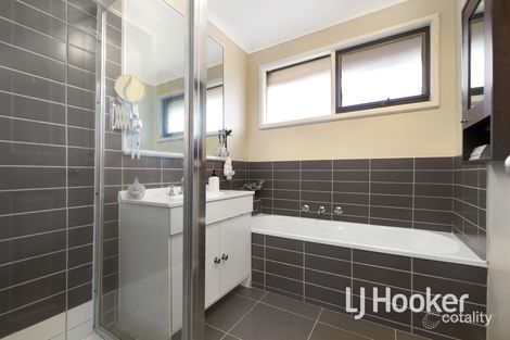 Property photo of 23 Strong Drive Hampton Park VIC 3976