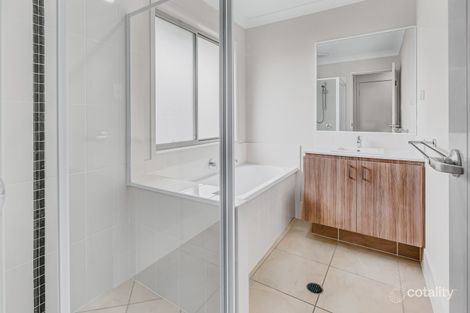 Property photo of 42 Hollyoak Crescent Pimpama QLD 4209