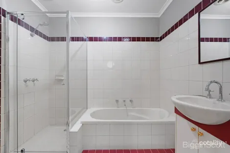 Property photo of 2/41 Rosamond Road Maidstone VIC 3012