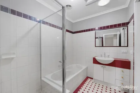 Property photo of 2/41 Rosamond Road Maidstone VIC 3012