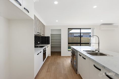 Property photo of 11 Ponting Way Urangan QLD 4655