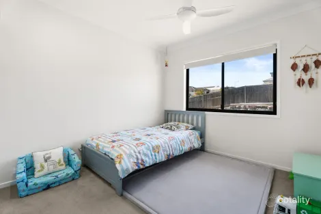 Property photo of 54 Peppermint Circuit Nikenbah QLD 4655