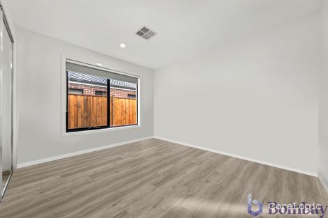 Property photo of 24 Upthorpe Way Mickleham VIC 3064