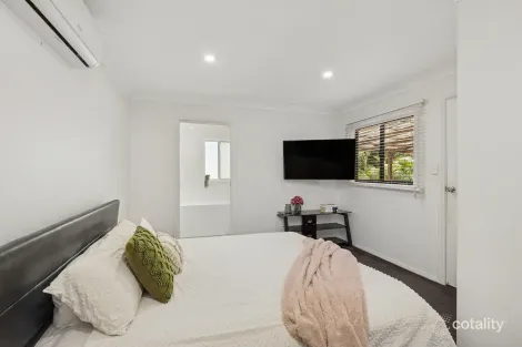 Property photo of 25 Golden Avenue Point Clare NSW 2250