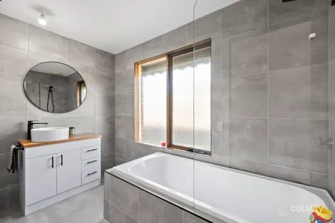 Property photo of 6 Pinnacle Place Berwick VIC 3806