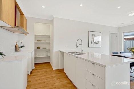 Property photo of 25 Akashi Crescent Craigieburn VIC 3064