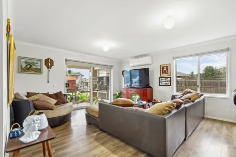 Property photo of 16 Kennelly Crescent Stratford VIC 3862