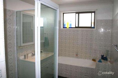 Property photo of 11 Alverstoke Close Bomaderry NSW 2541