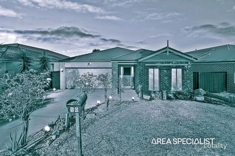Property photo of 10 Half Moon Crescent Pakenham VIC 3810