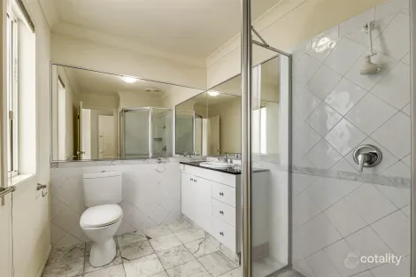 Property photo of 1/25 Clarence Road Indooroopilly QLD 4068