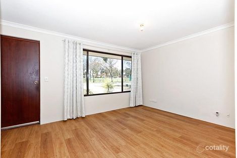 Property photo of 14 Kangaroo Entrance Stratton WA 6056