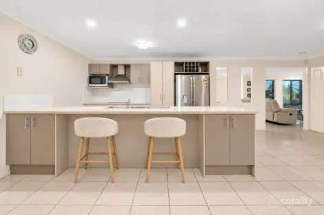 Property photo of 2 Savannah Place Forest Lake QLD 4078
