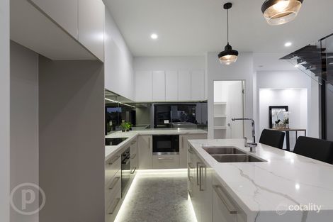 Property photo of 21 Clearview Terrace Seven Hills QLD 4170