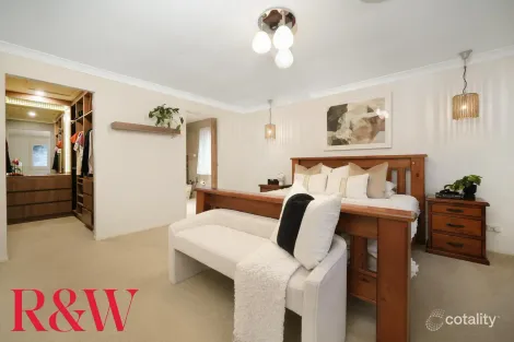 Property photo of 19 Strathwallen Close Macquarie Links NSW 2565