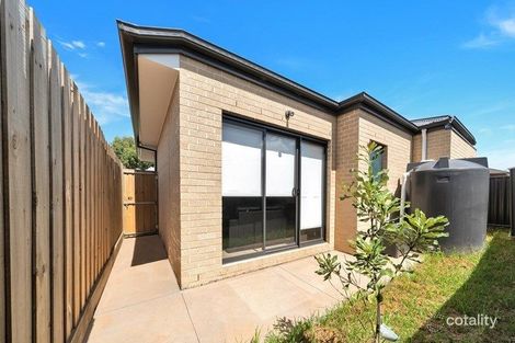 Property photo of 2/6 Greenleaf Circuit Tarneit VIC 3029