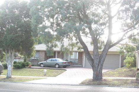 Property photo of 14 Joseph Banks Crescent Endeavour Hills VIC 3802