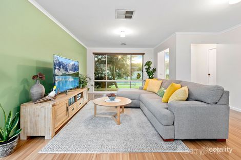 Property photo of 70 Oaklands Way Pakenham VIC 3810