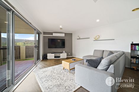 Property photo of 2/11 Doeberl Place Karabar NSW 2620