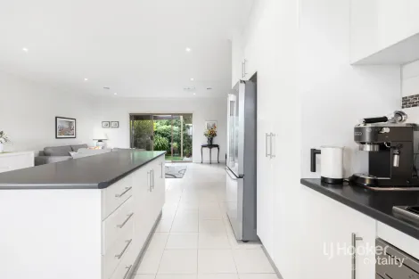 Property photo of 15 Glenbrook Crescent Lynbrook VIC 3975