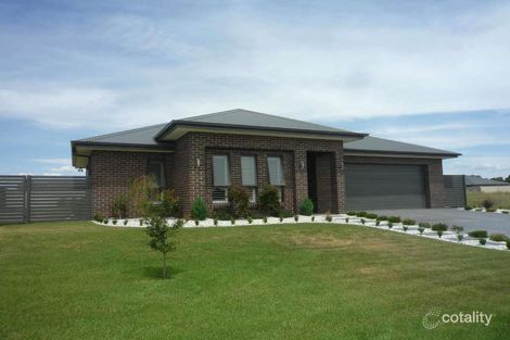 Property photo of 14 Taloumbi Place Orange NSW 2800