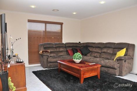 Property photo of 10 Naja Crescent Hampton Park VIC 3976