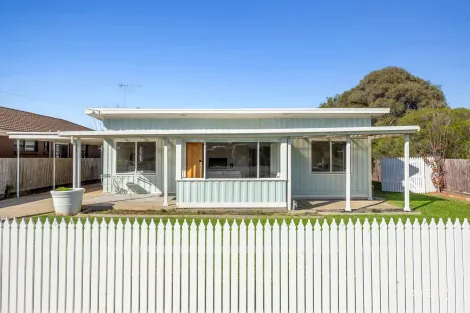 Property photo of 21 Dudley Parade St Leonards VIC 3223