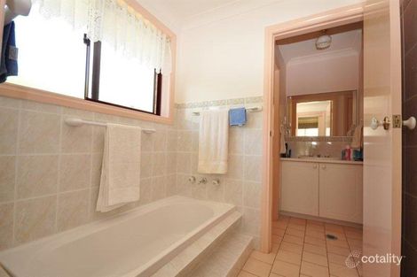 Property photo of 11 Jarrah Place Orange NSW 2800