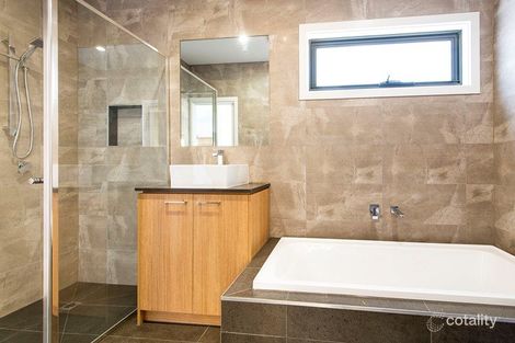 Property photo of 2/12 St Helena Road Greensborough VIC 3088